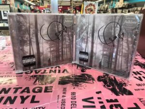 Taylor Swift Sends Signed Copies of New Album to Vintage Vinyl